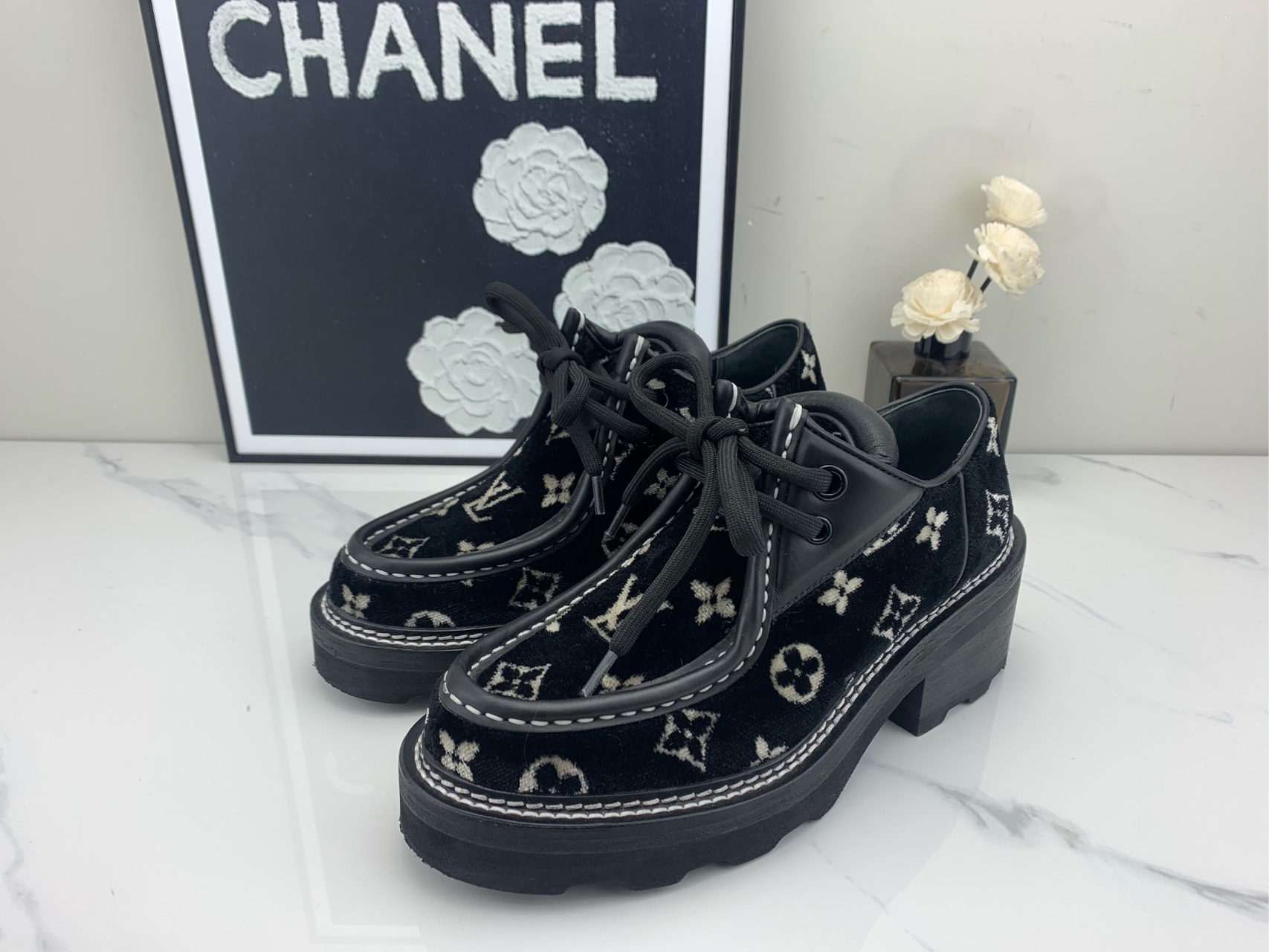 99新 LouisVuitton/路易威登 黑白植绒满印乐福鞋 36.5码/jm00605