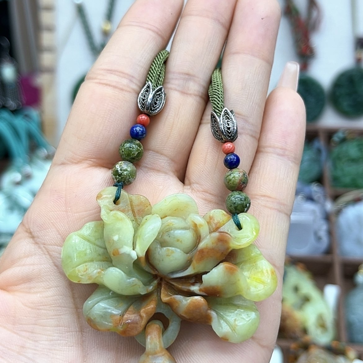 【闪购商品】蛇纹石玉未镶嵌颈饰