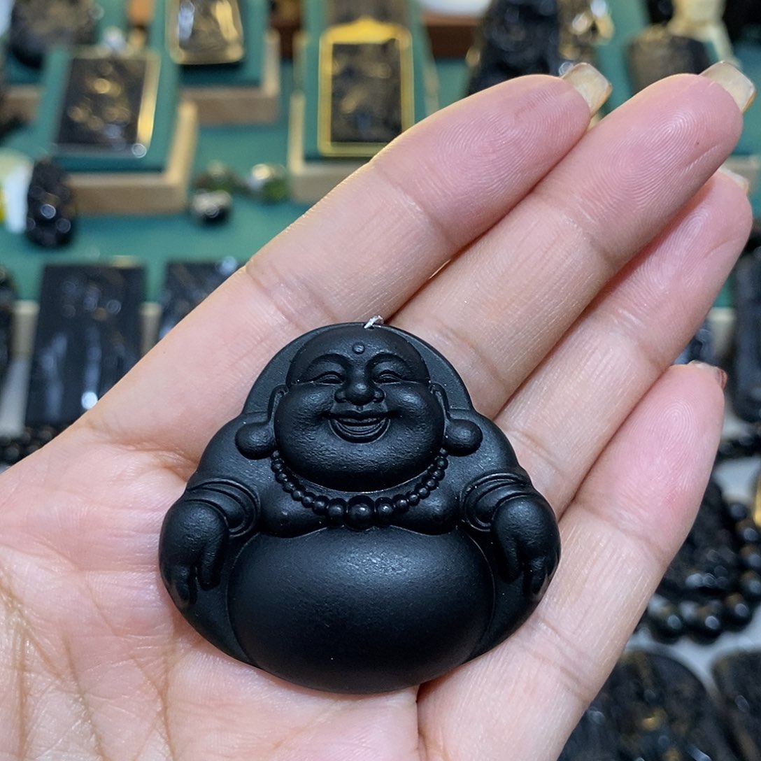 蛇纹石玉颈饰未镶嵌小*莓