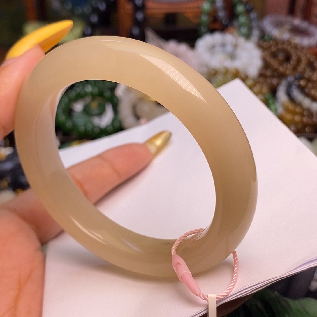 和田玉未镶嵌颈饰藕粉老料收藏毕业级手镯58