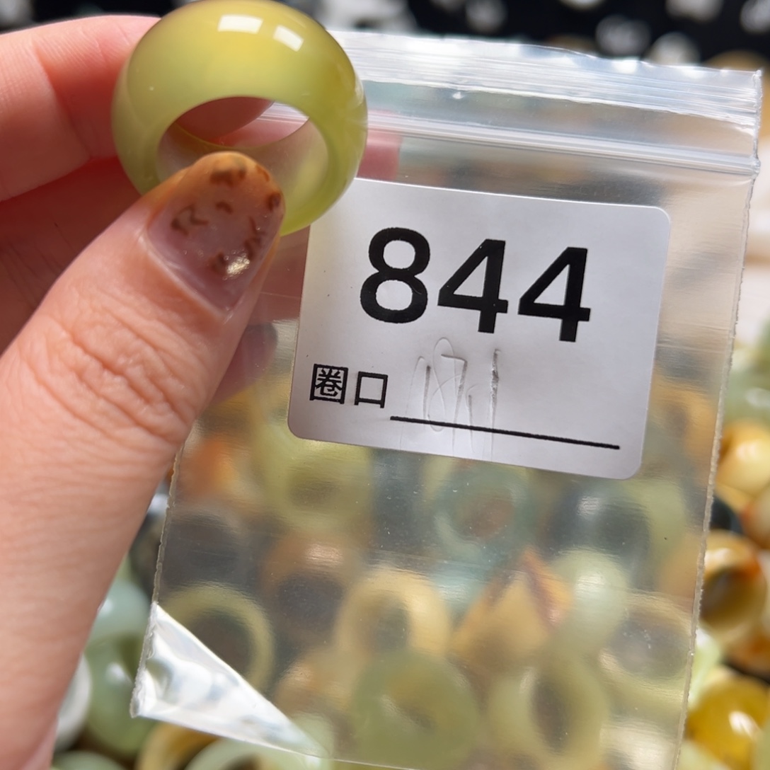 萌***子蛇纹石玉未镶嵌戒指