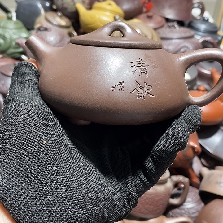 紫砂茶壶划痕微笑