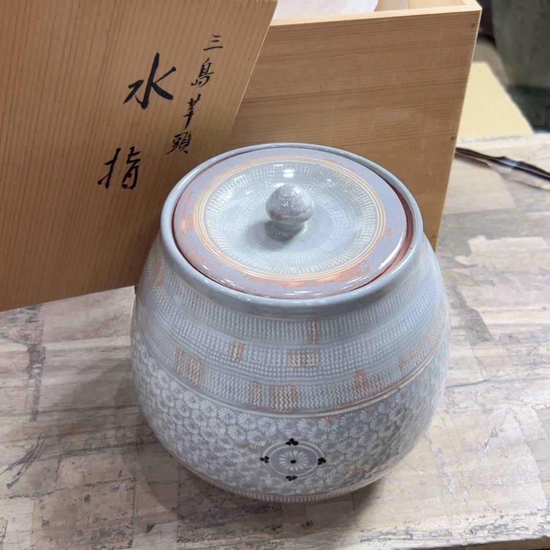 瓷片陶瓷和金属表面上产生