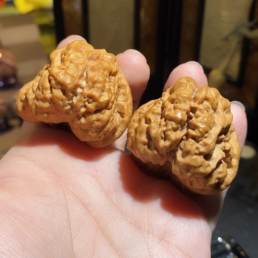 文玩核桃把件45边47肚三角箭毒蛙