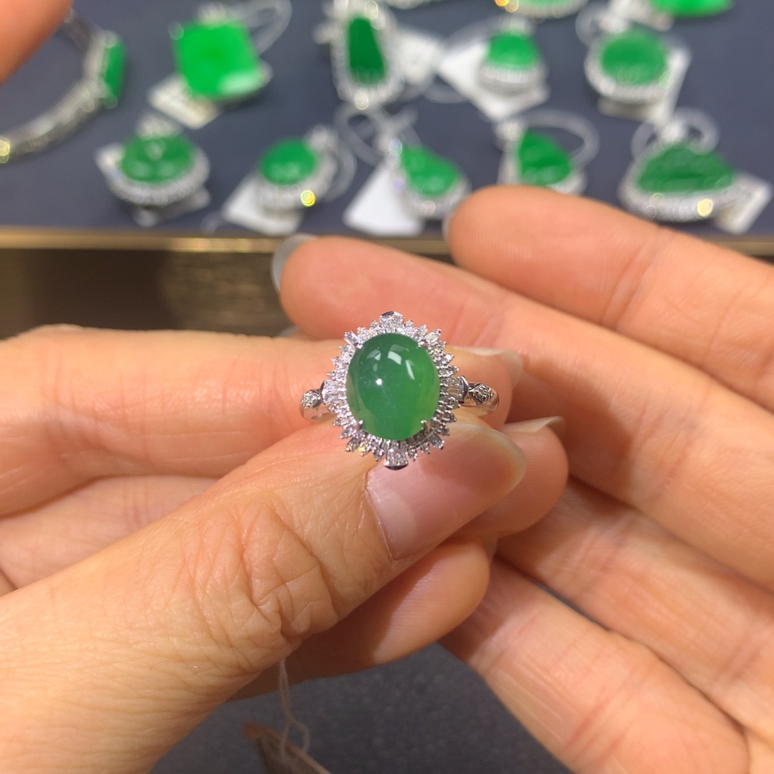 翡翠戒指18K金镶嵌翡翠