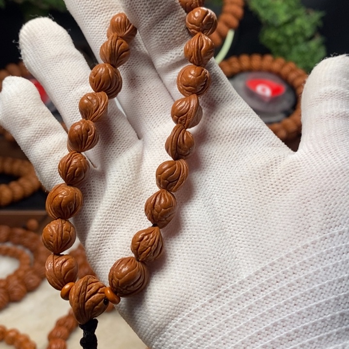 桃核吊坠一****?秦岭龙纹