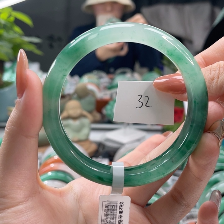 石英质玉手镯未镶嵌天然A货非洲翠手镯