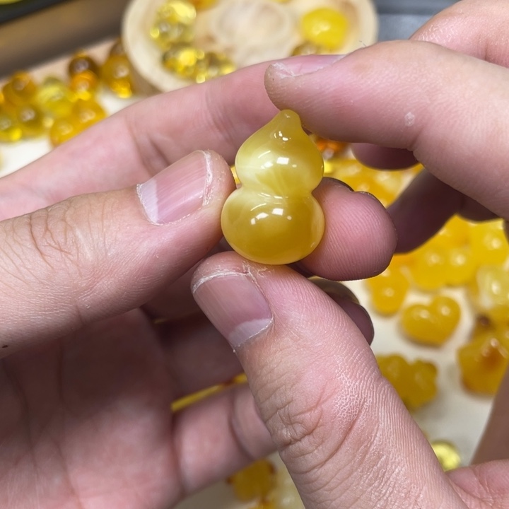 琥珀未镶嵌珠宝奇石