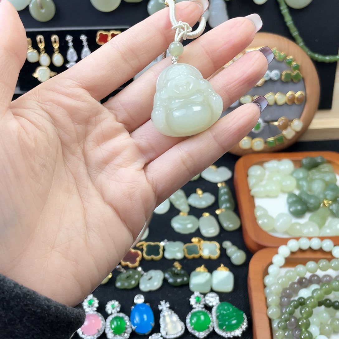 和田玉颈饰未镶嵌