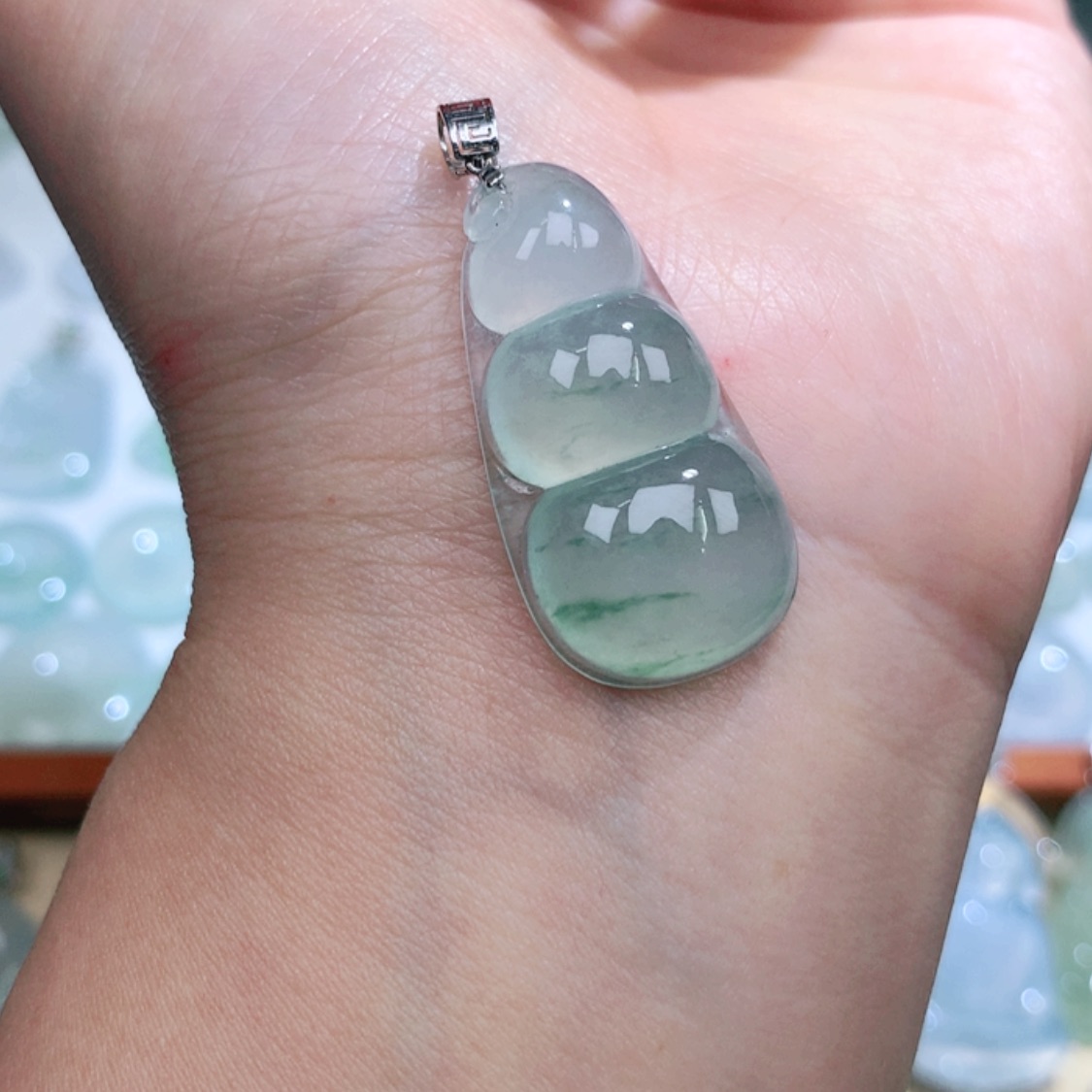 【闪购商品】翡翠颈饰18K金镶嵌福豆