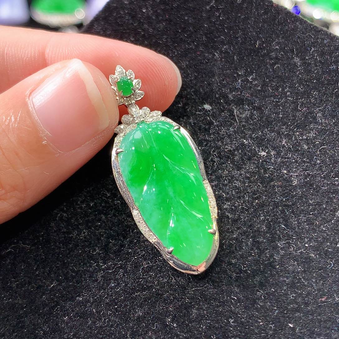 翡翠18K金镶嵌颈饰