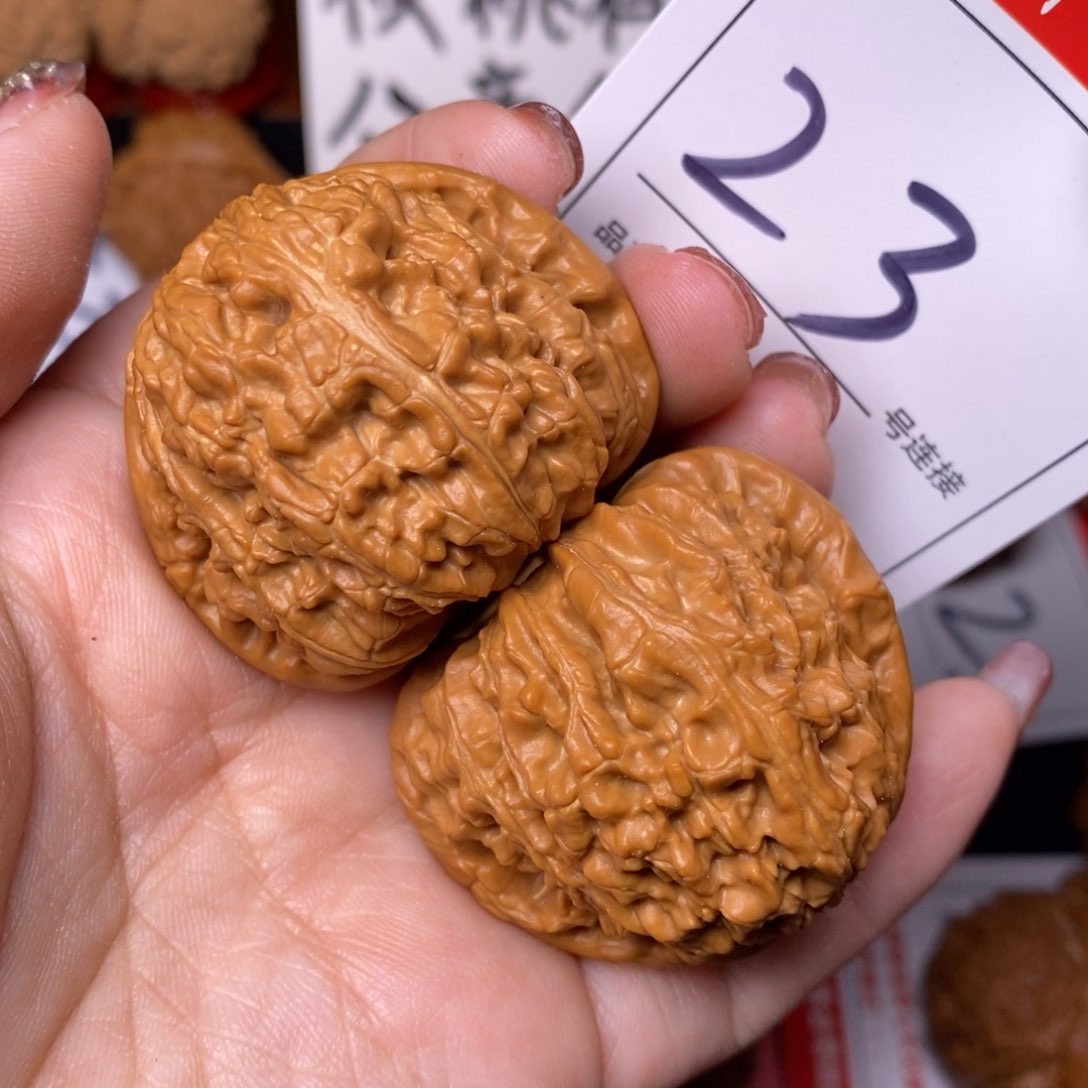 文玩核桃把件23闷尖球白4.3