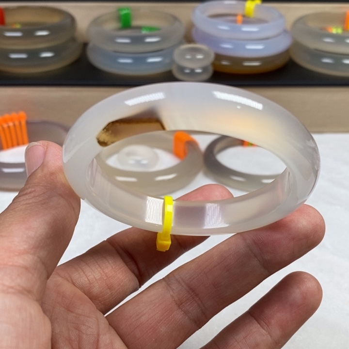 玛瑙/玉髓手镯未镶嵌