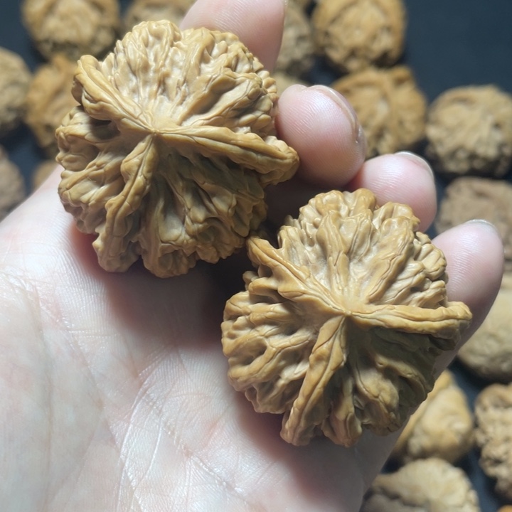 把件文玩核桃帝王三棱异型42mm