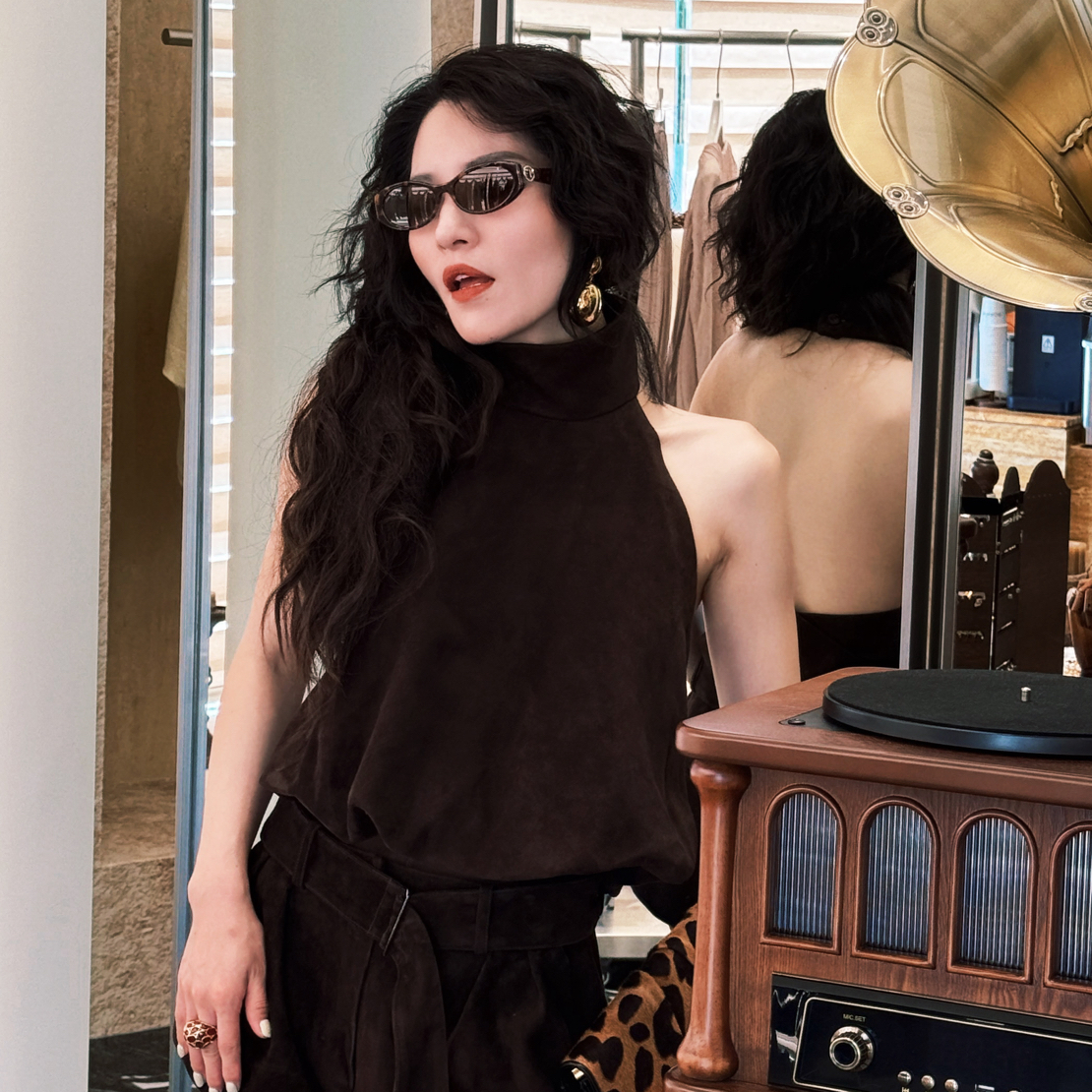 MIRROR 【涛姐精选】  暗里着迷  小众设计挂脖麂皮质感短裤套装