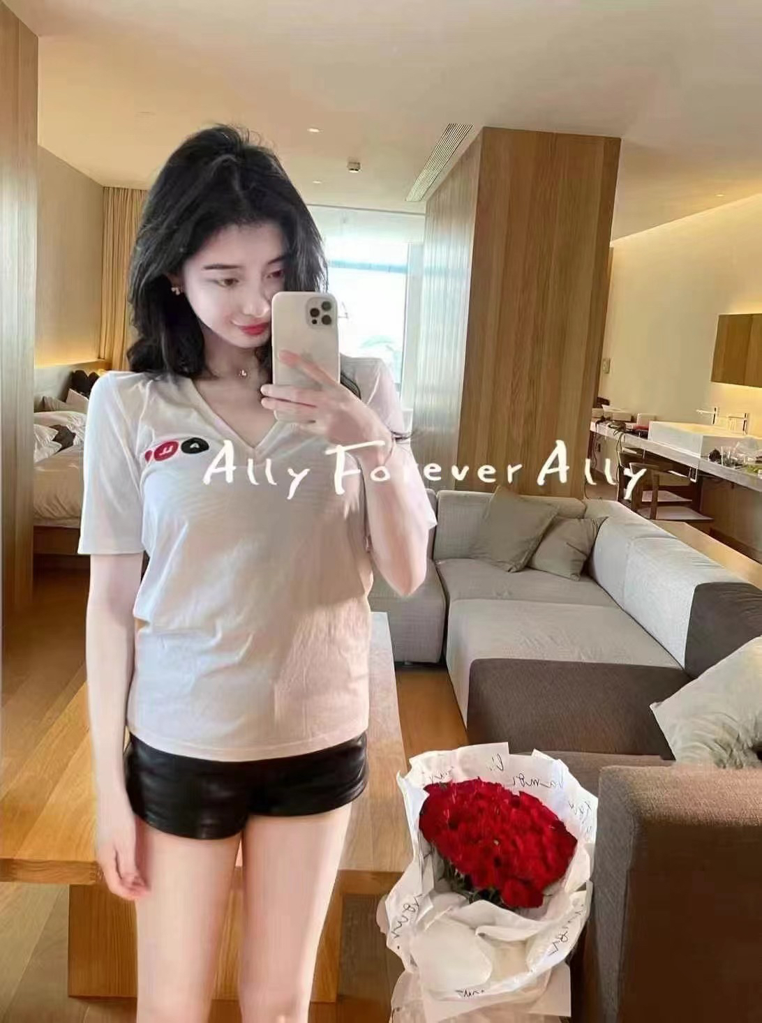 纯棉2025正肩新款修身V领正肩短袖白色夏季T恤设计感显瘦辣妹上衣