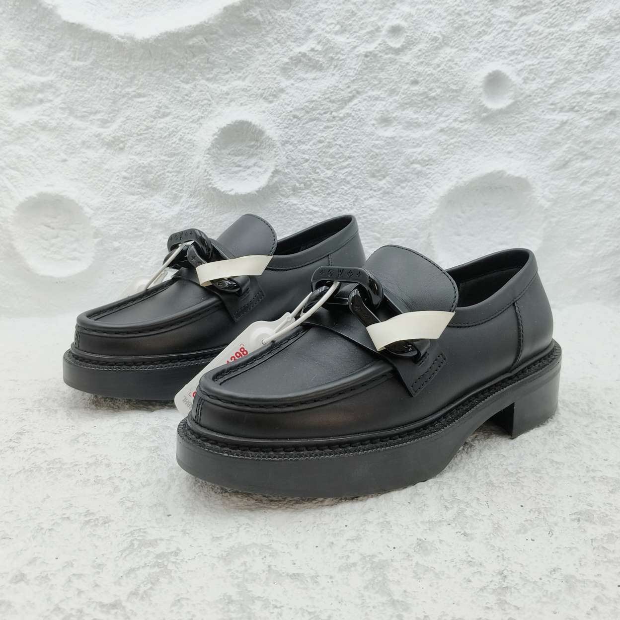 全新未使用 LouisVuitton/路易威登 黑色哑光扣女款乐福鞋/36码