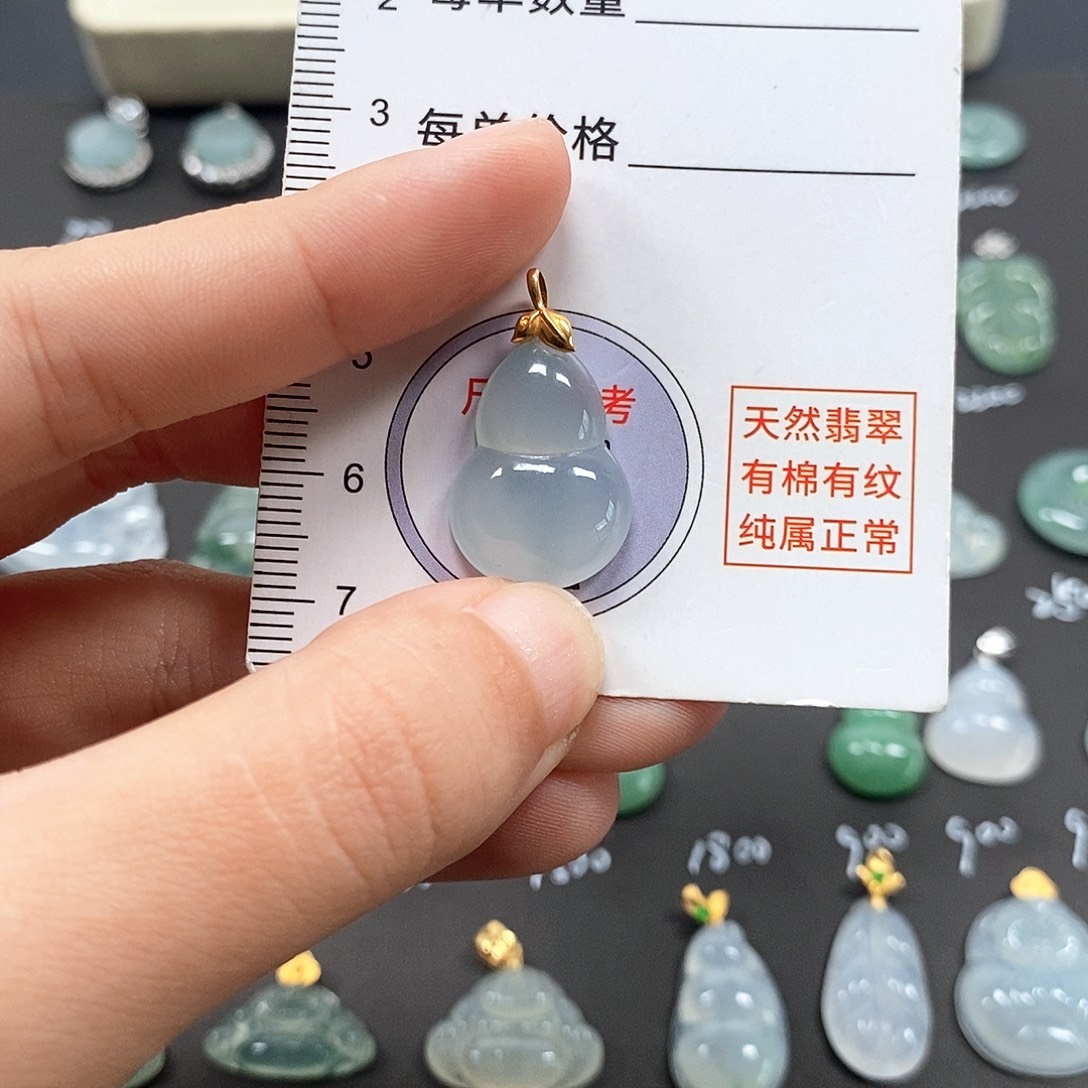 小***萄翡翠18K金镶嵌颈饰