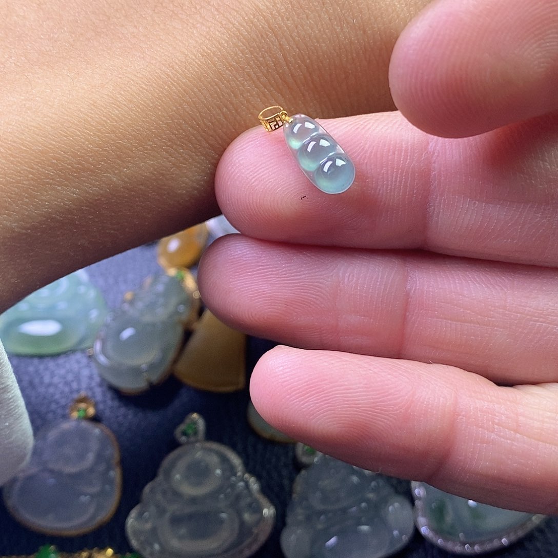 颈饰18K金镶嵌翡翠