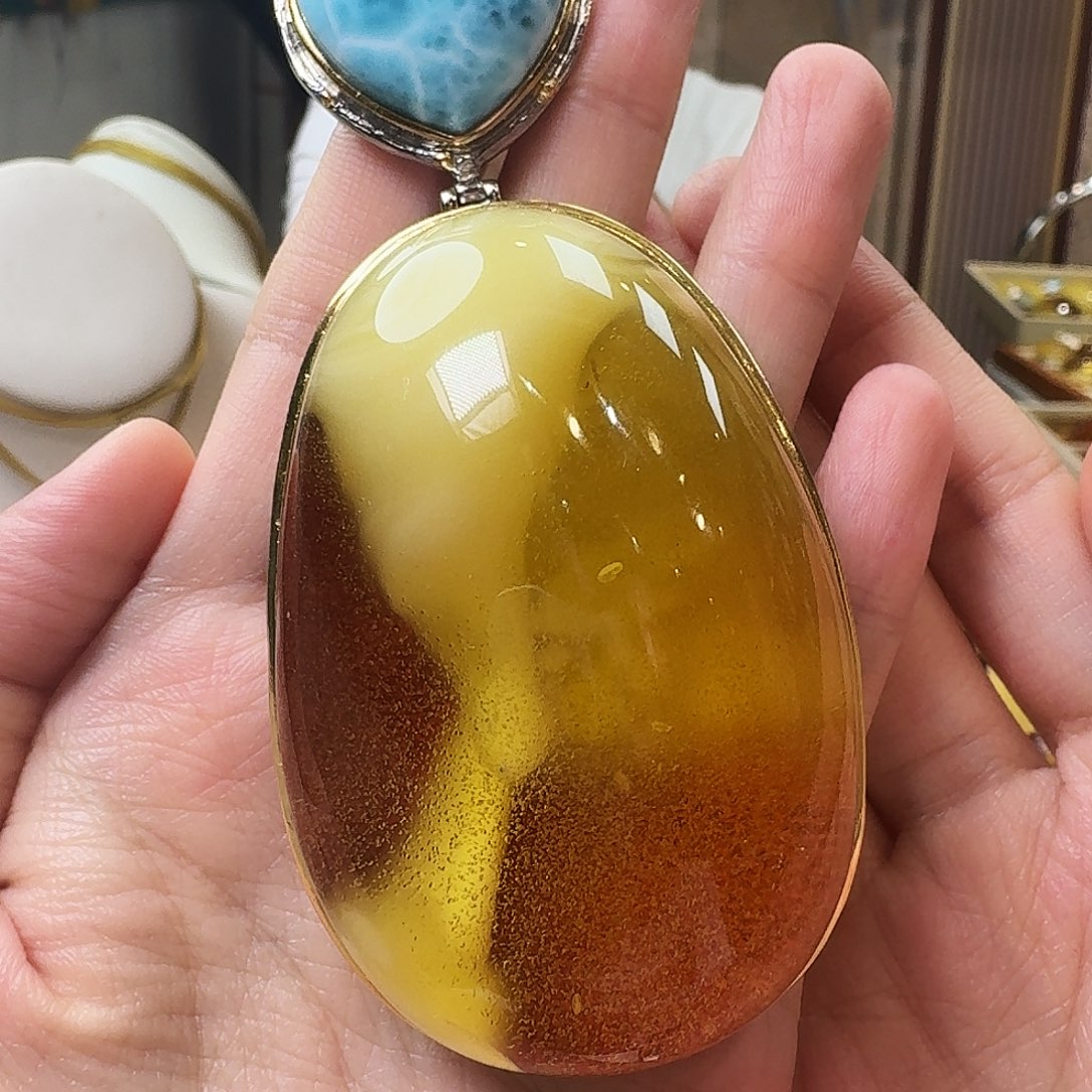 琥珀未镶嵌颈饰吊坠