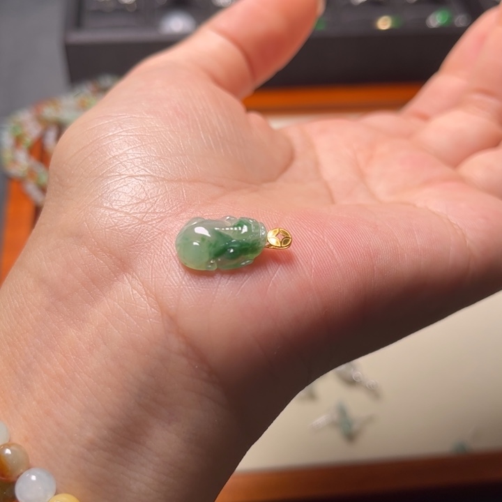 赖***一18K金镶嵌手串翡翠