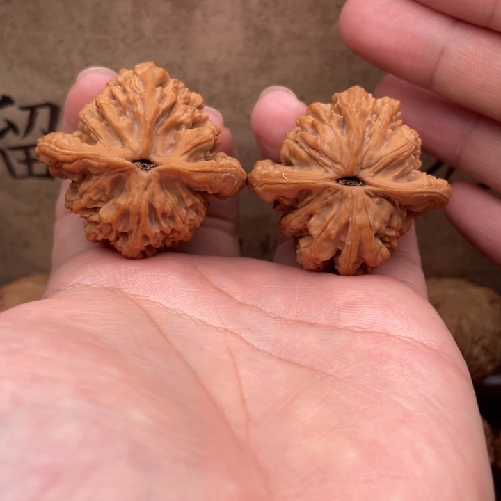 予***、文玩核桃把件41虎头