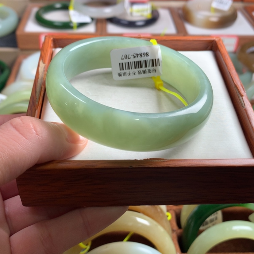 【闪购商品】和田玉手镯未镶嵌58