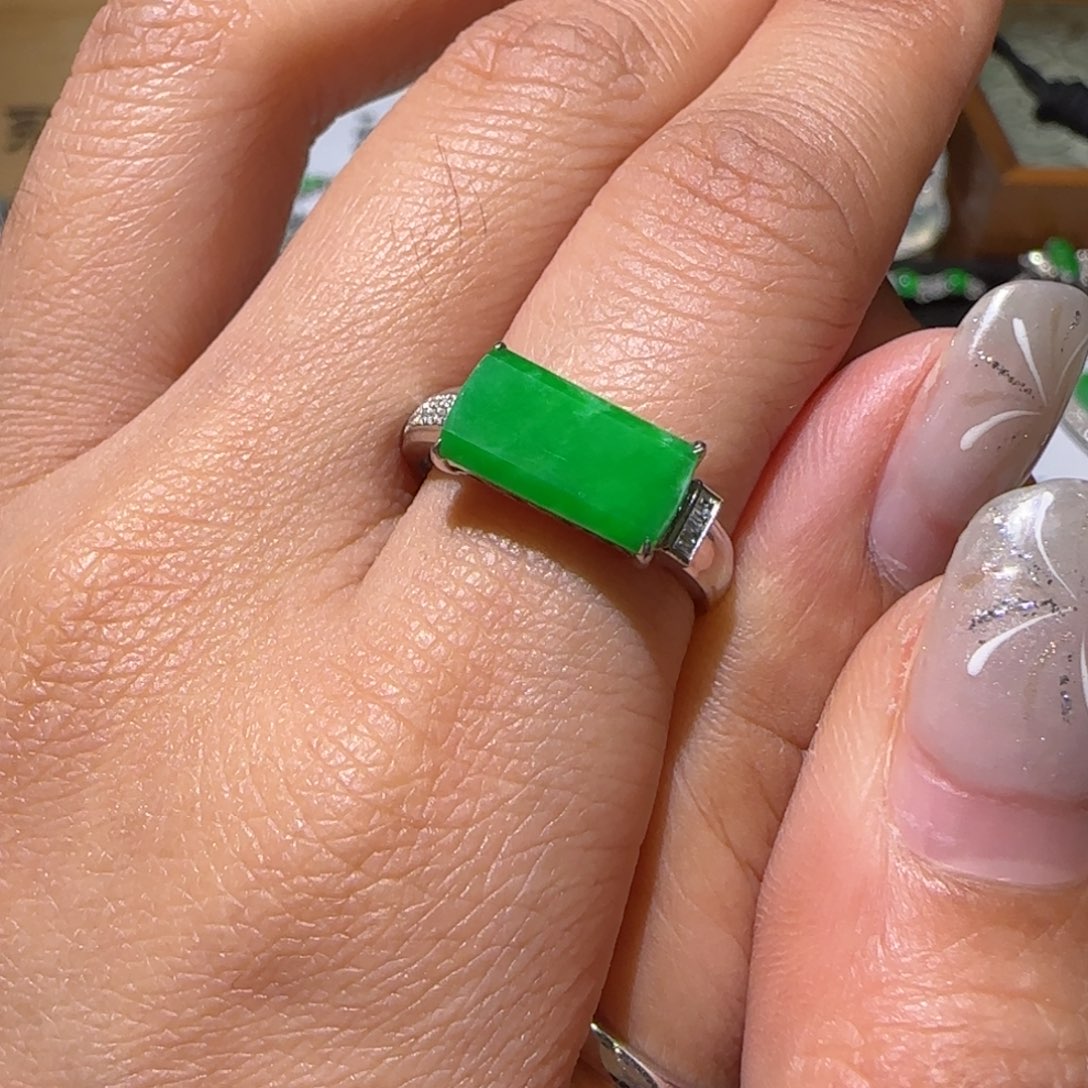 【闪购商品】翡翠戒指18K金镶嵌缅甸