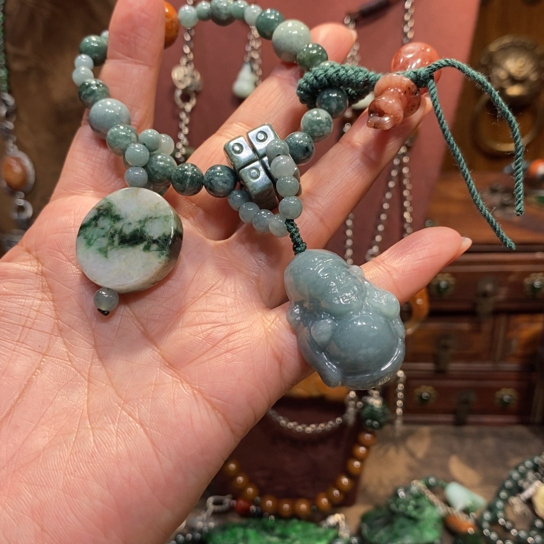 翡翠吊坠(赠链)未镶嵌