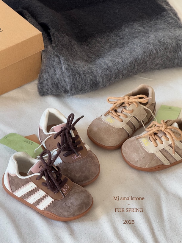 韩版儿童软底百搭男女宝鞋KT猫时间休闲低帮鞋魔术贴幼儿园女宝鞋