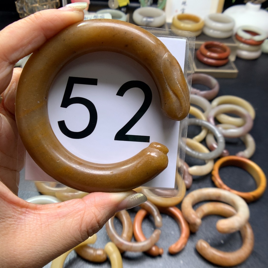 石英质玉手镯未镶嵌豌*?