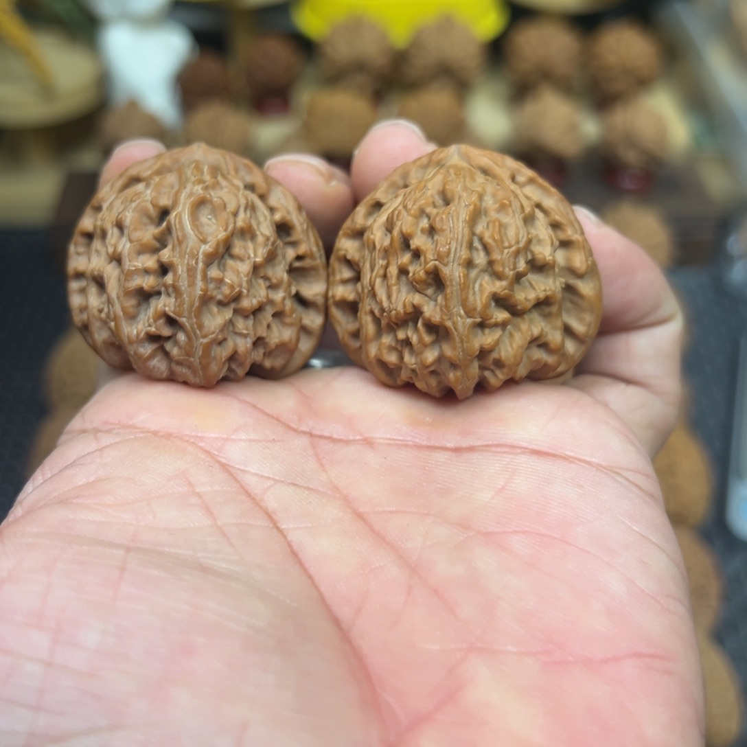 把件文玩核桃硬**蕉全品三角白狮子头42 03