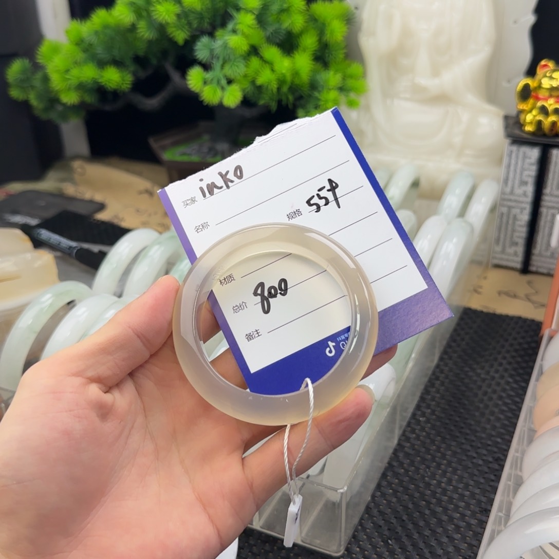 玛瑙/玉髓手镯未镶嵌i****m