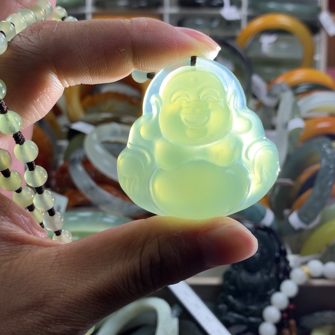 蛇纹石玉颈饰未镶嵌