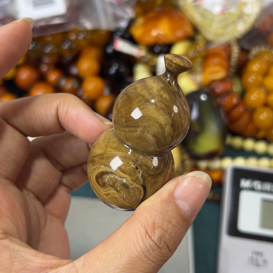 未镶嵌琥珀珠宝奇石290