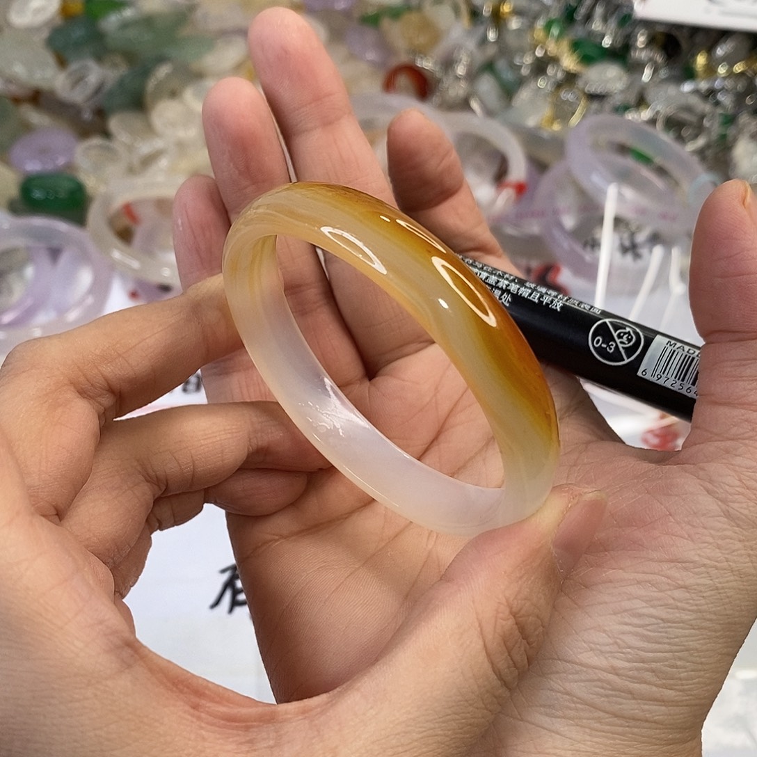 玛瑙/玉髓未镶嵌手镯A225。56.7圈