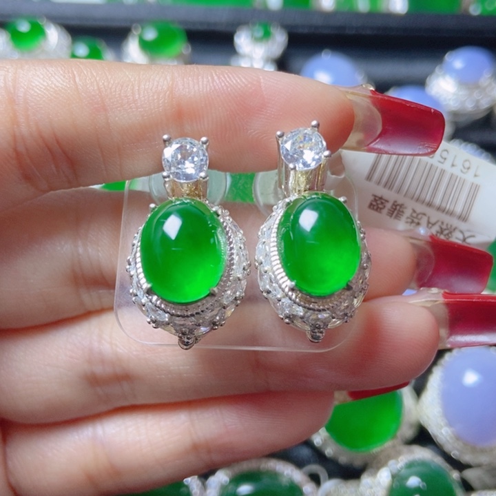 翡翠颈饰未镶嵌18。    