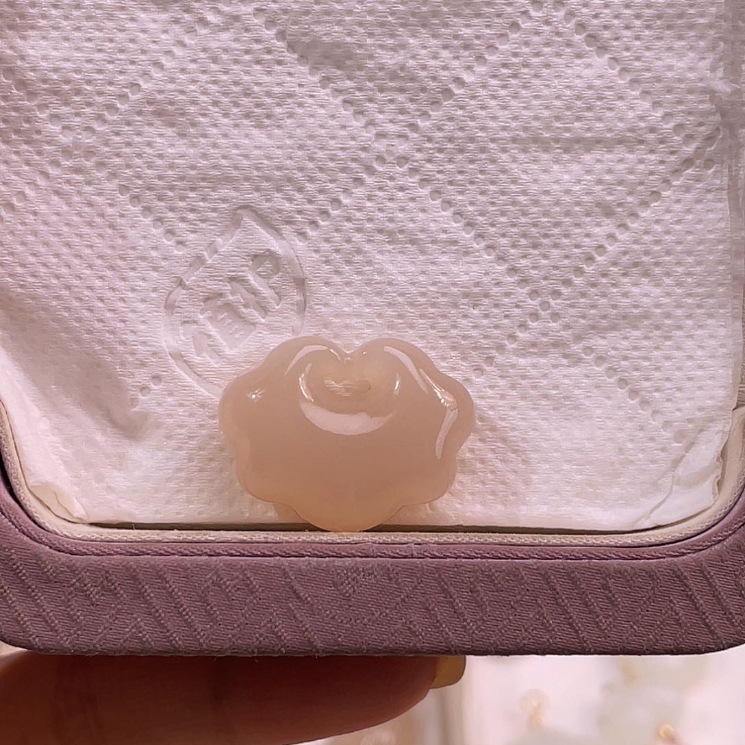 吊坠(不含链)未镶嵌和田玉藕粉红藕粉云朵锁