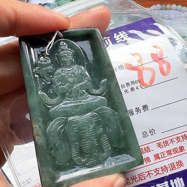 翡翠未镶嵌颈饰守*