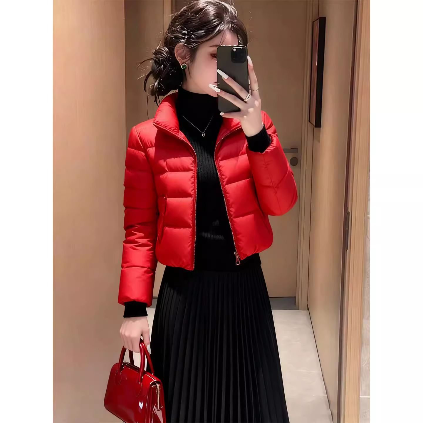 2025冬季新款红色短款加厚棉服女立领显瘦保暖修身小个子时尚棉衣