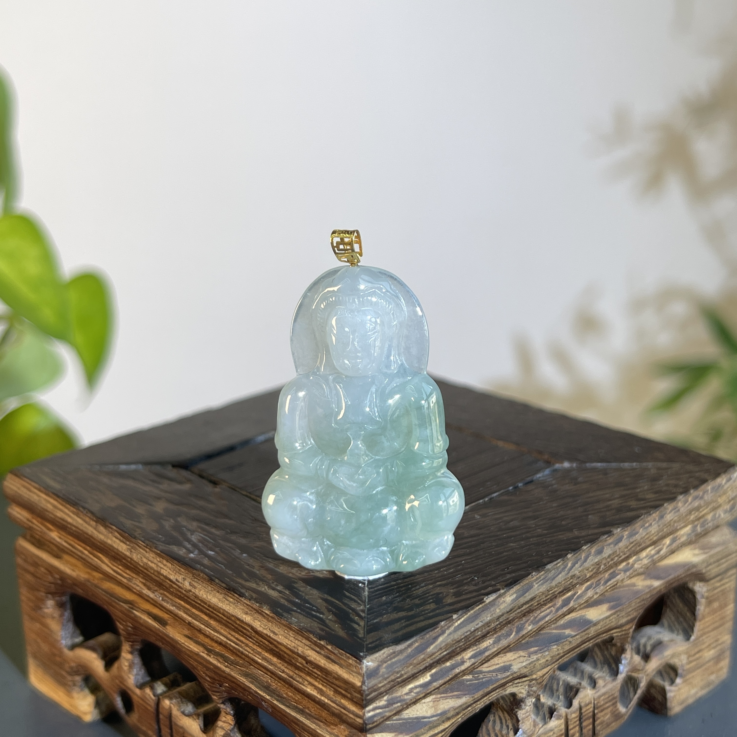 JXB23-40  天然缅甸A货翡翠 18K金扣正装观音