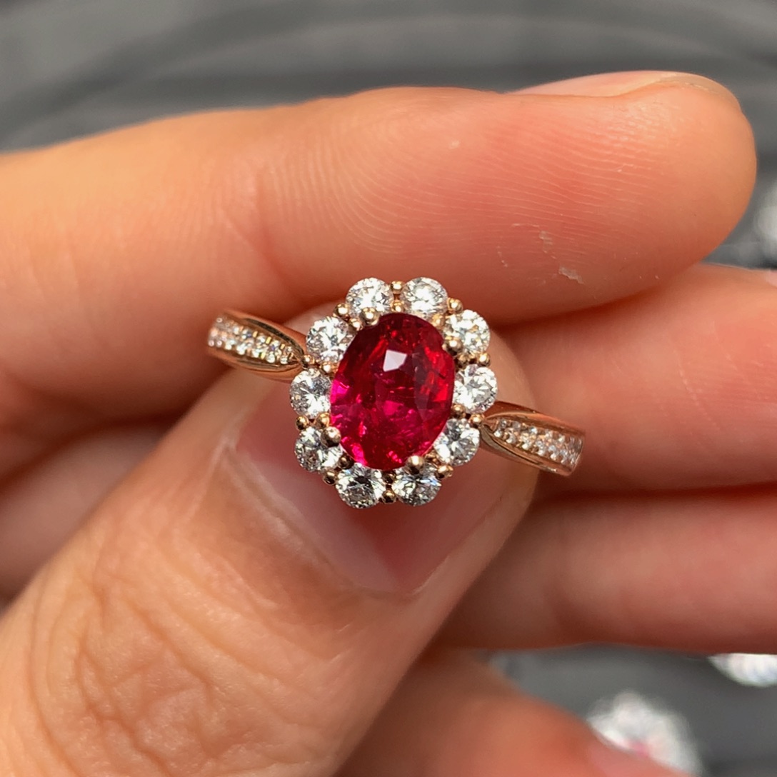 红宝石戒指18K金镶嵌