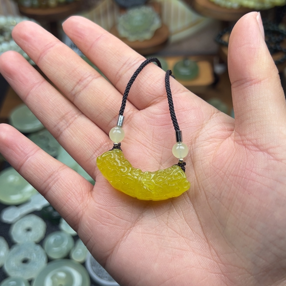 蛇纹石玉合金颈饰玉恒