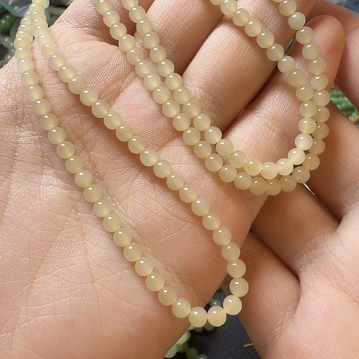 用***儿和田玉未镶嵌手链