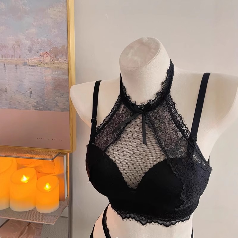 小胸聚拢内衣女显大性感纯欲蕾丝挂脖内搭遮副乳无钢圈文胸套装