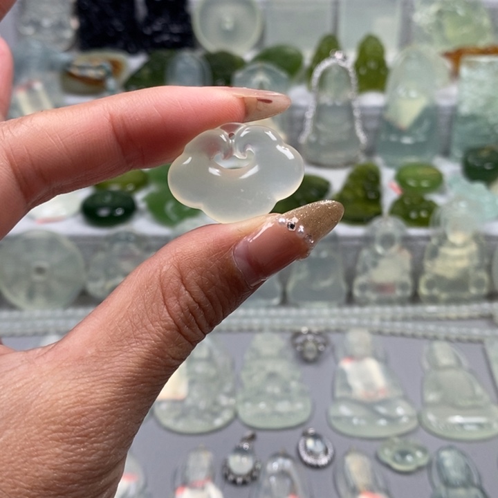 蛇纹石玉颈饰未镶嵌