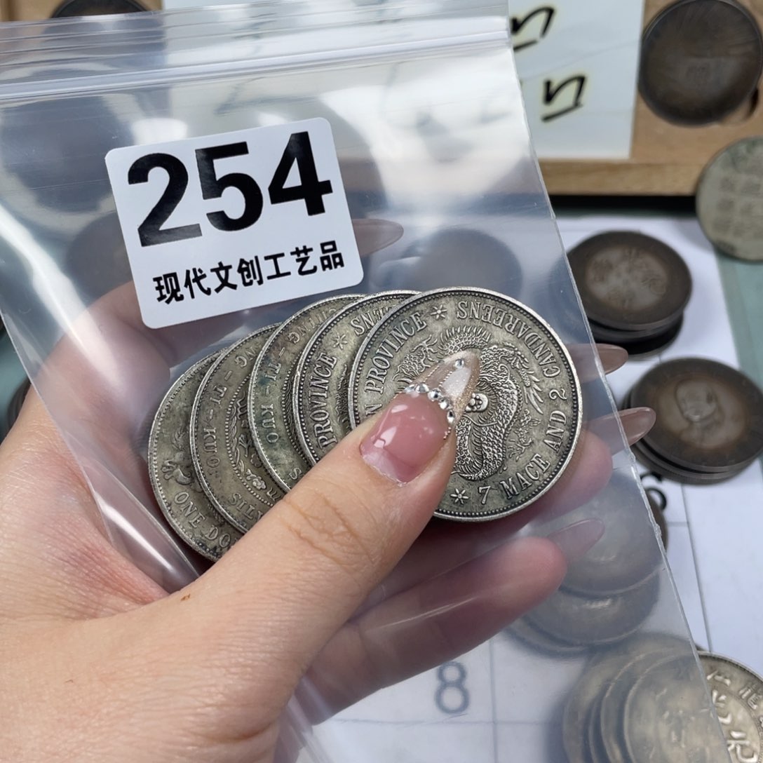 铜熊**昱现代文创仿古工艺品