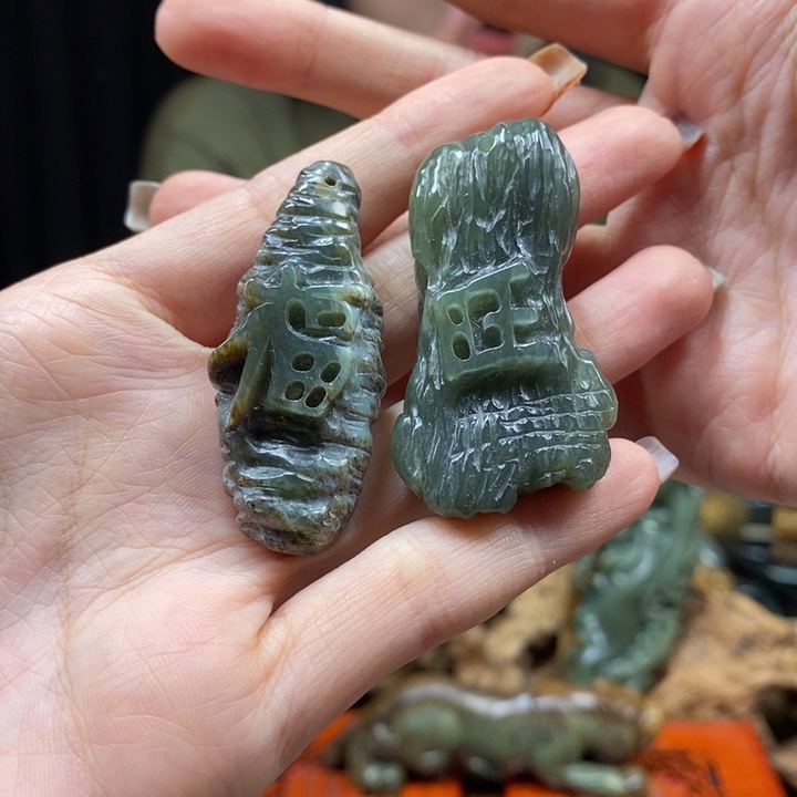 岫岩河磨玉（透闪石质玉）颈饰未镶嵌