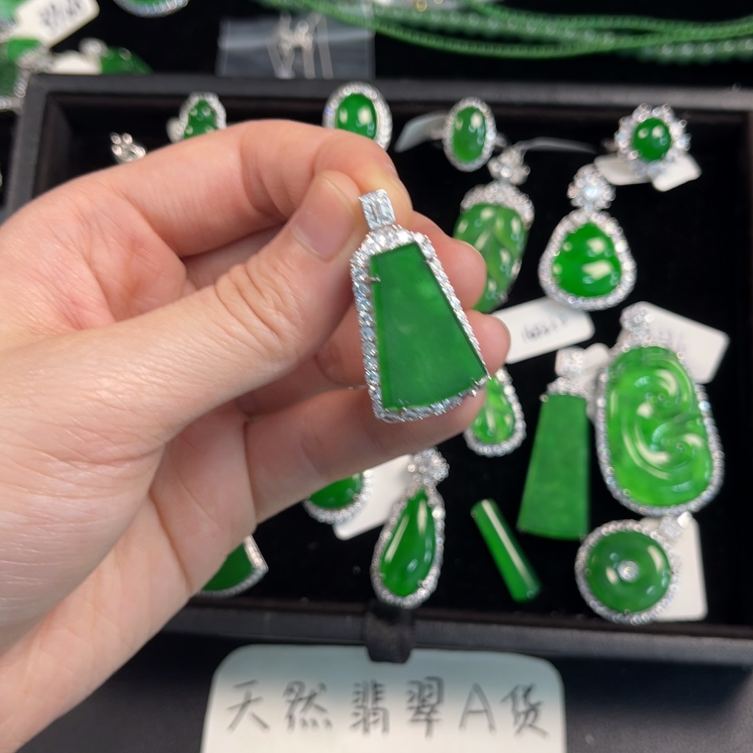 翡翠银S925镶嵌戒指无事牌吊坠