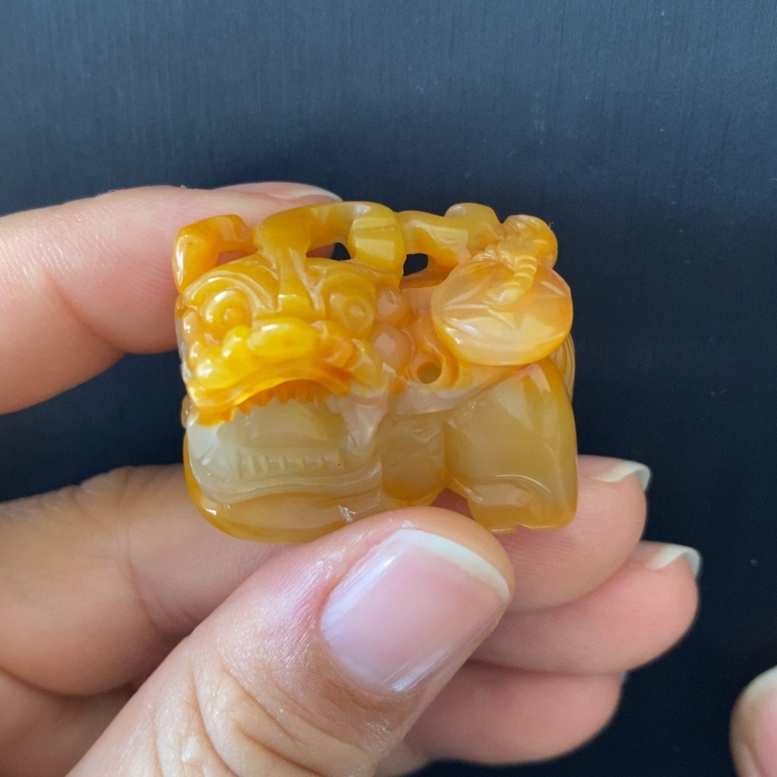 石英质玉（黄龙玉）颈饰未镶嵌